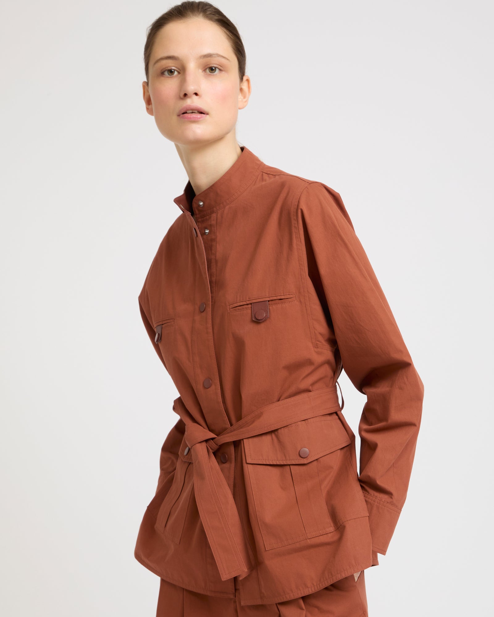 Veste saharienne ceinturée en tissu coton -Yves salomon - Nouvelle collection Printemps Été