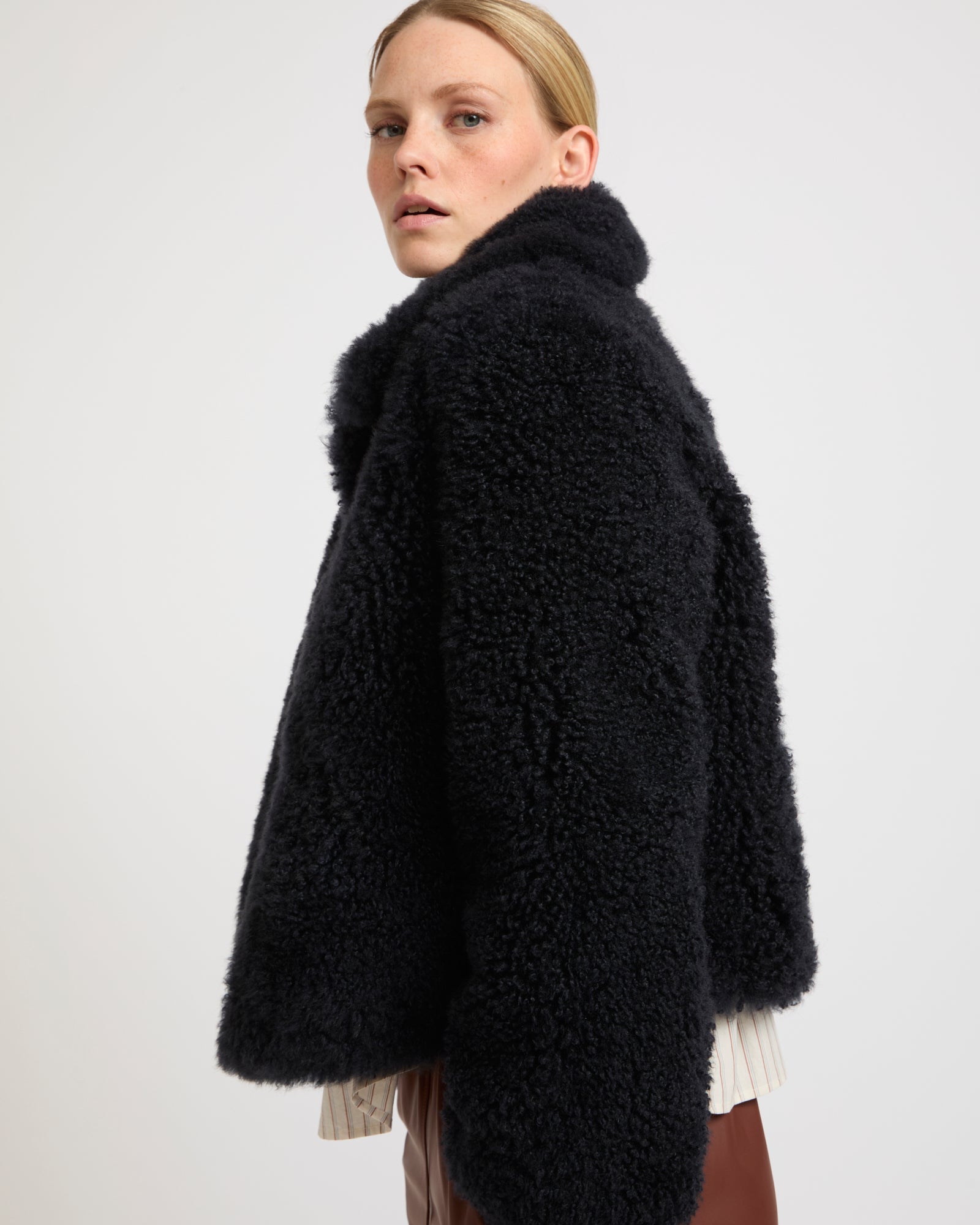 Blouson en lainage cachemire et peau lainée d'agneau long poil -Yves salomon - Nouvelle collection Printemps Été