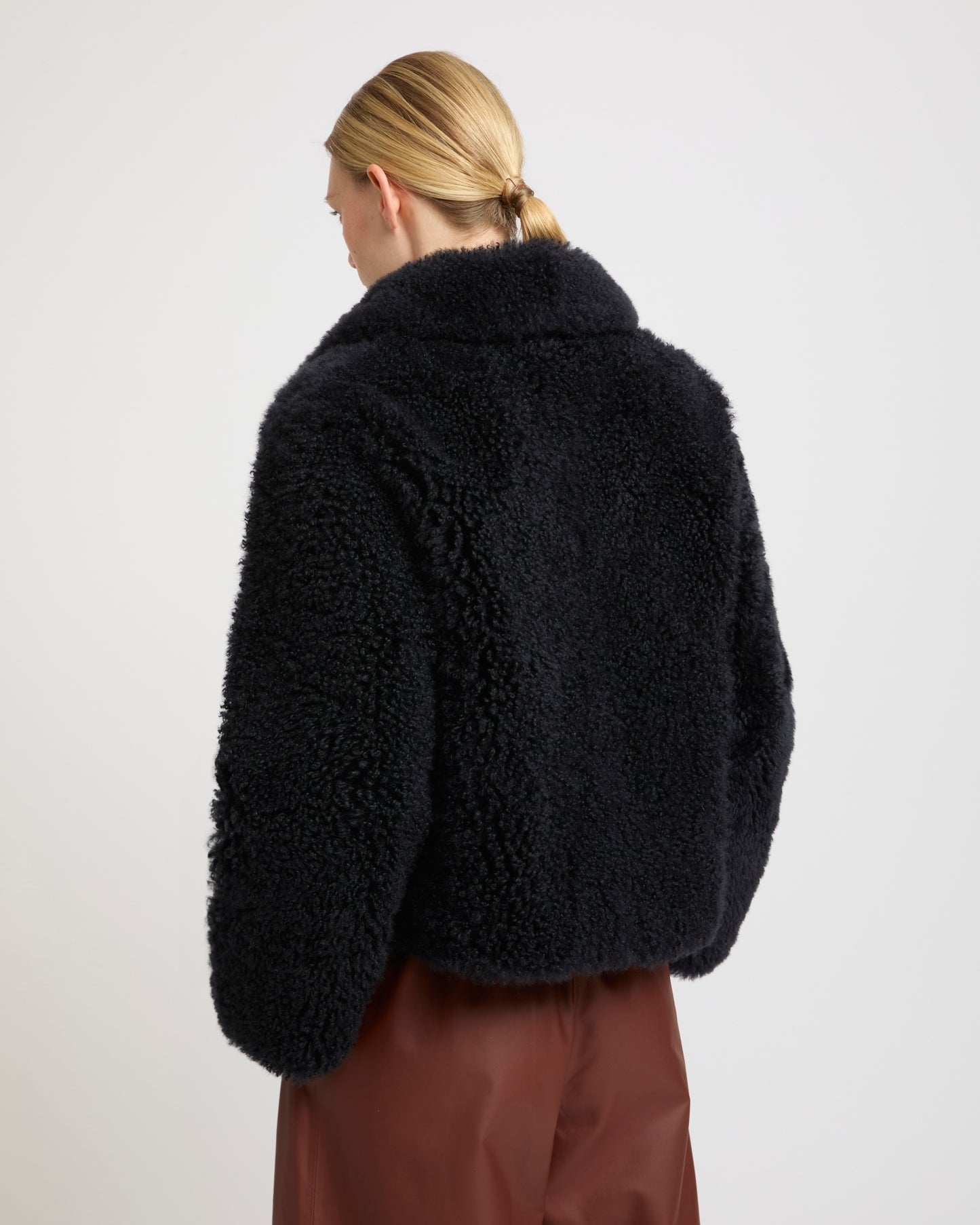 Blouson en lainage cachemire et peau lainée d'agneau long poil -Yves salomon - Nouvelle collection Printemps Été