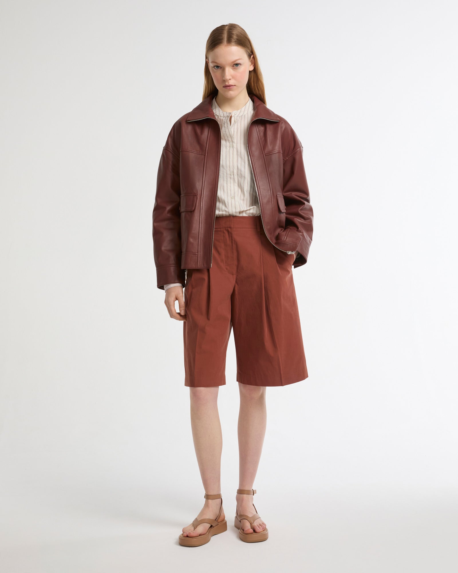 Veste courte en cuir d'agneau -Yves salomon - Nouvelle collection Printemps Été