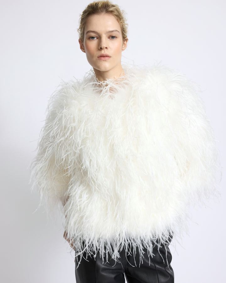Veste courte en plumes d'autruche - Yves Salomon - Nouvelle collection Automne Hiver