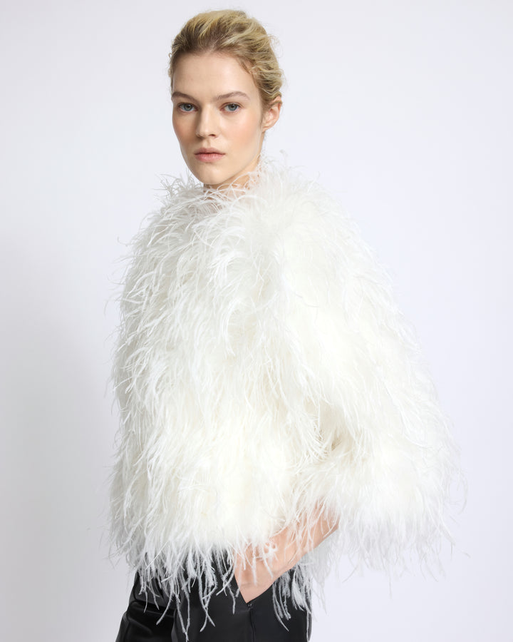 Veste courte en plumes d'autruche - Yves Salomon - Nouvelle collection Automne Hiver