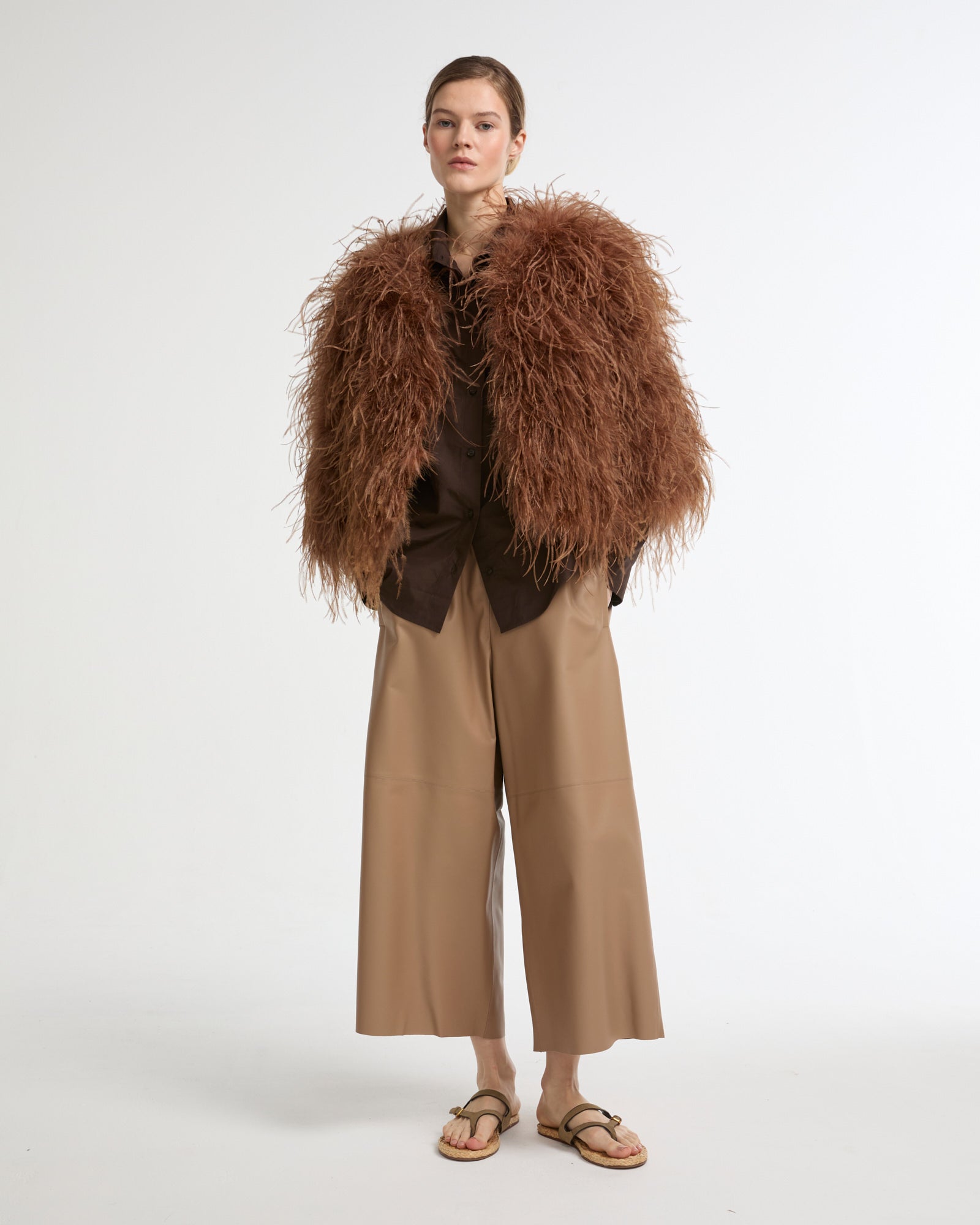 Veste courte en plumes d'autruche -Yves salomon - Nouvelle collection Printemps Été