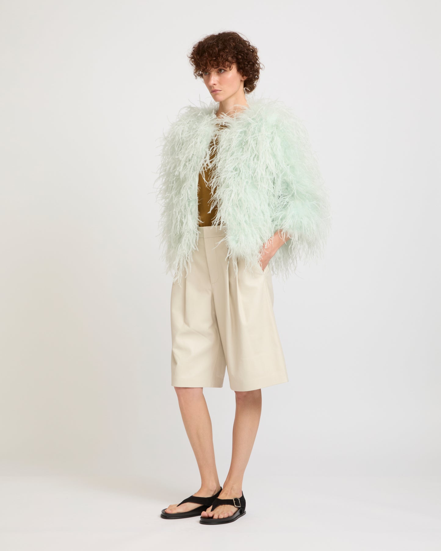 Veste courte en plumes -Yves salomon - Nouvelle collection Printemps Été