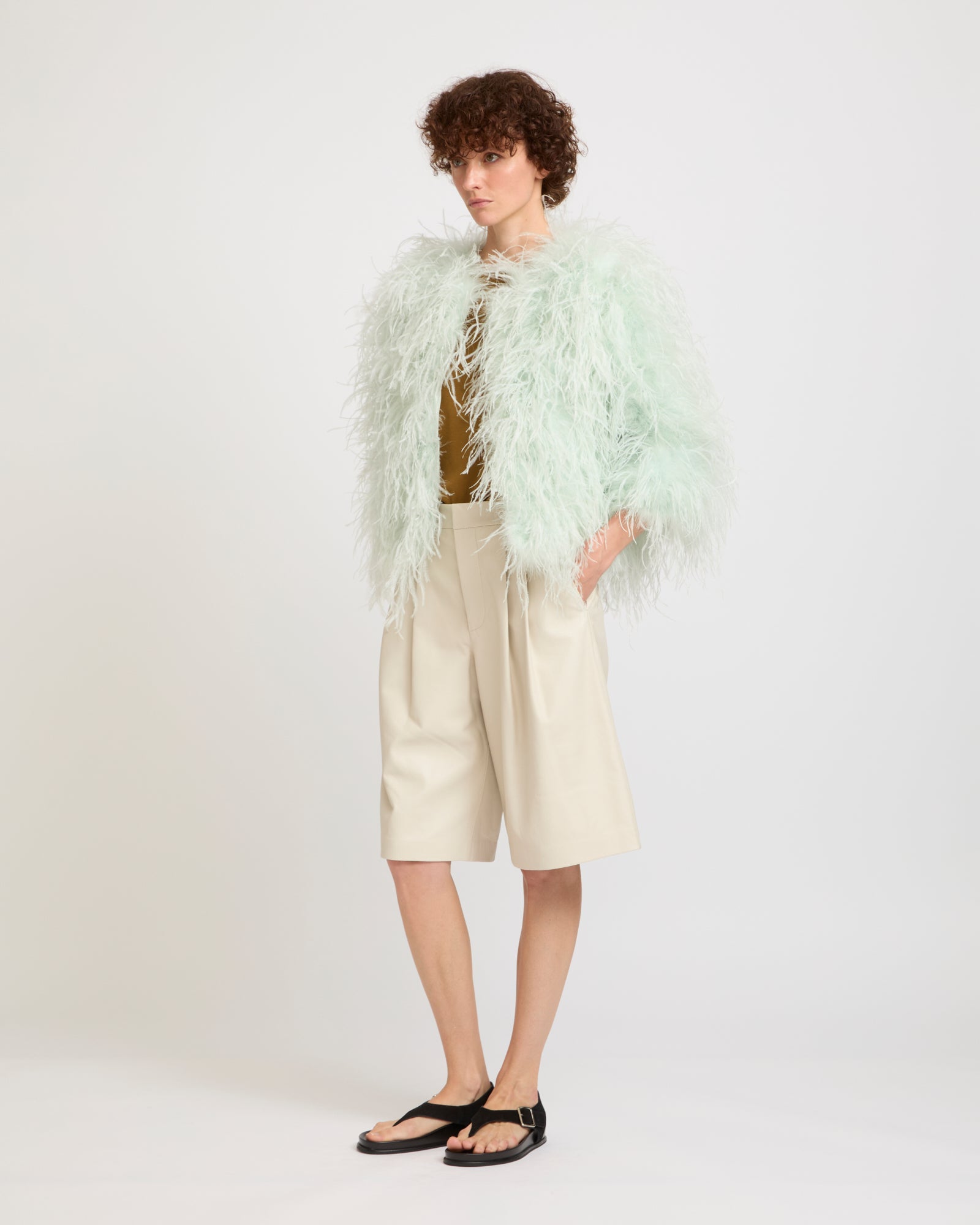 Veste courte en plumes -Yves salomon - Nouvelle collection Printemps Été