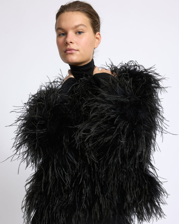 Veste courte en plumes d'autruche - Yves Salomon - Nouvelle collection Automne Hiver