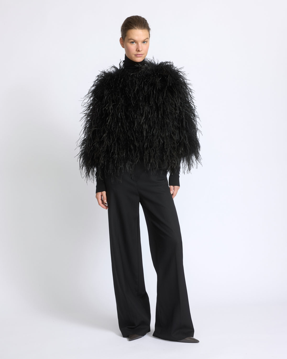 Veste courte en plumes d'autruche - Yves Salomon - Nouvelle collection Automne Hiver