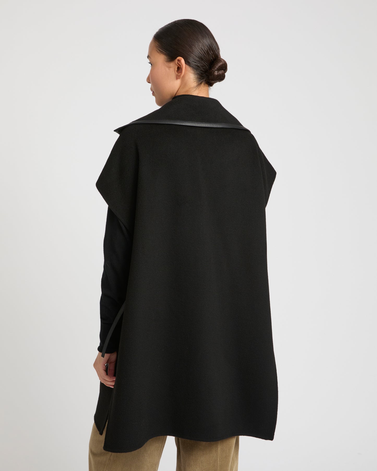 Plastron en lainage cachemire double face et cuir