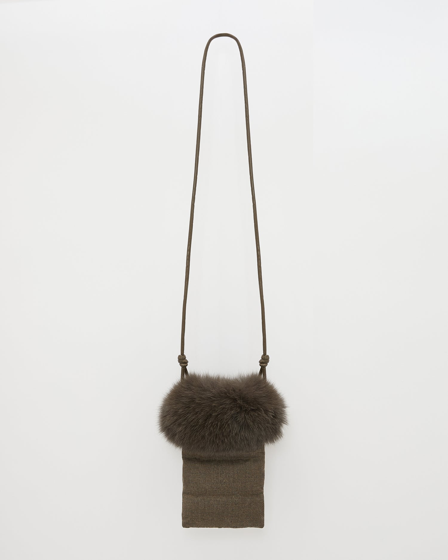 Étui de téléphone en flanelle et bord en fourrure de renard -Yves Salomon