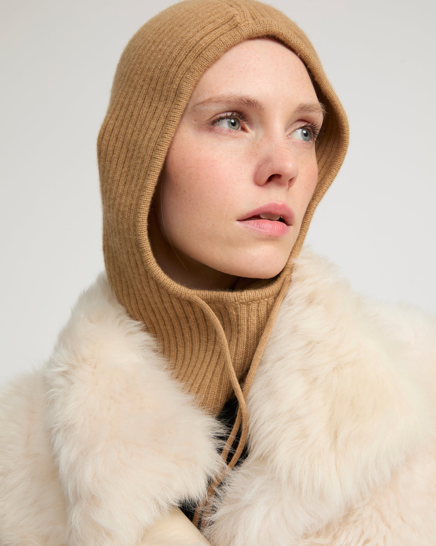 Cagoule en maille 100% cachemire -Yves Salomon