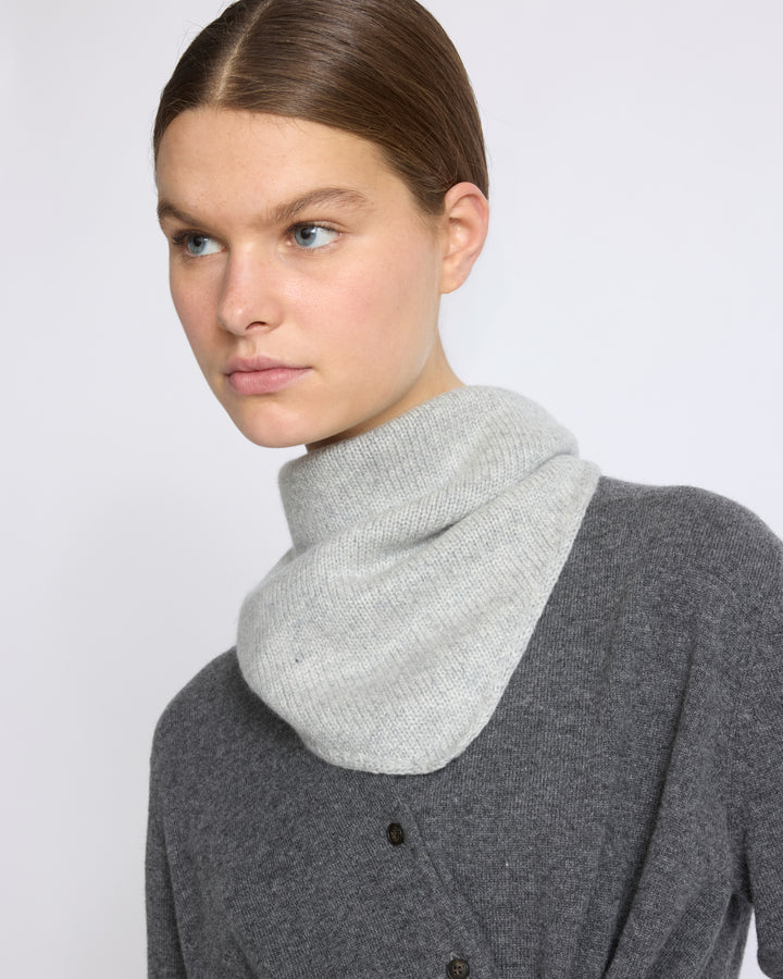Bandana en maille 100% cachemire - Yves Salomon - Nouvelle collection Automne Hiver