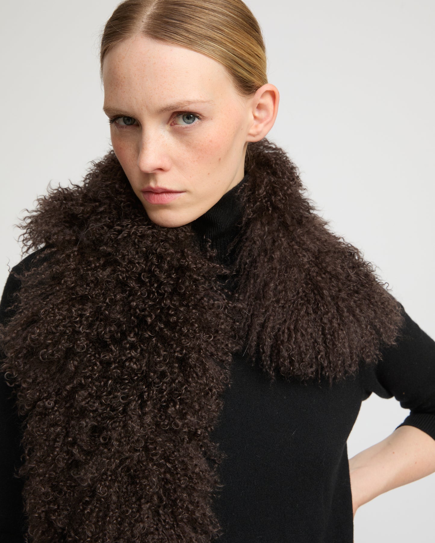 Long-haired lamb scarf