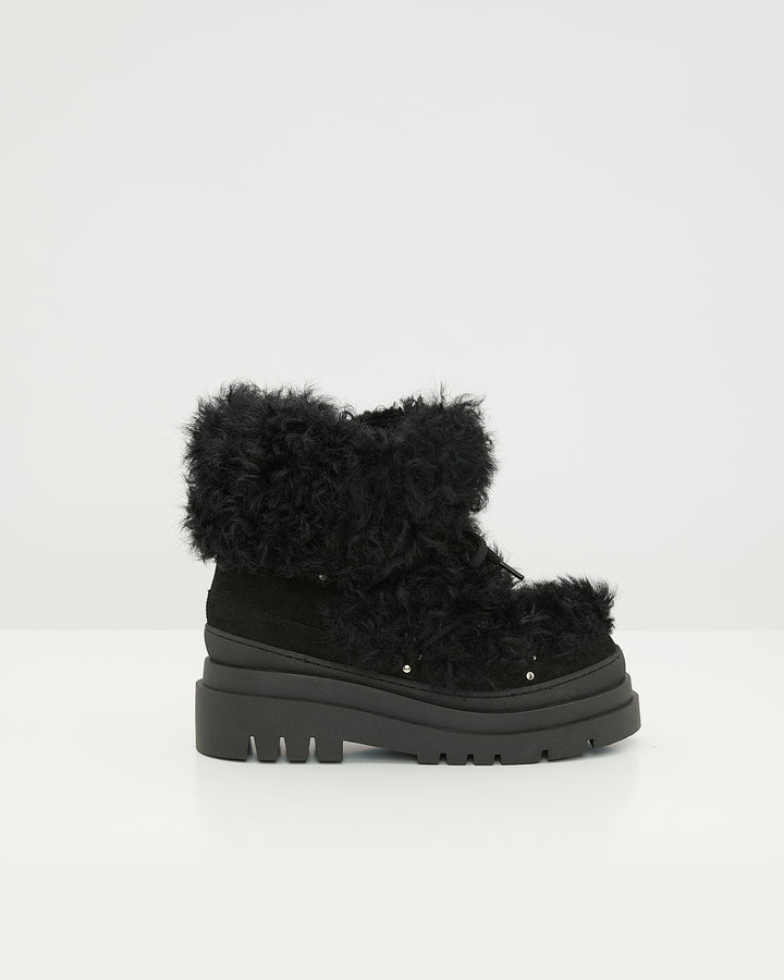 Ankle boots in leather and Lacon shearling