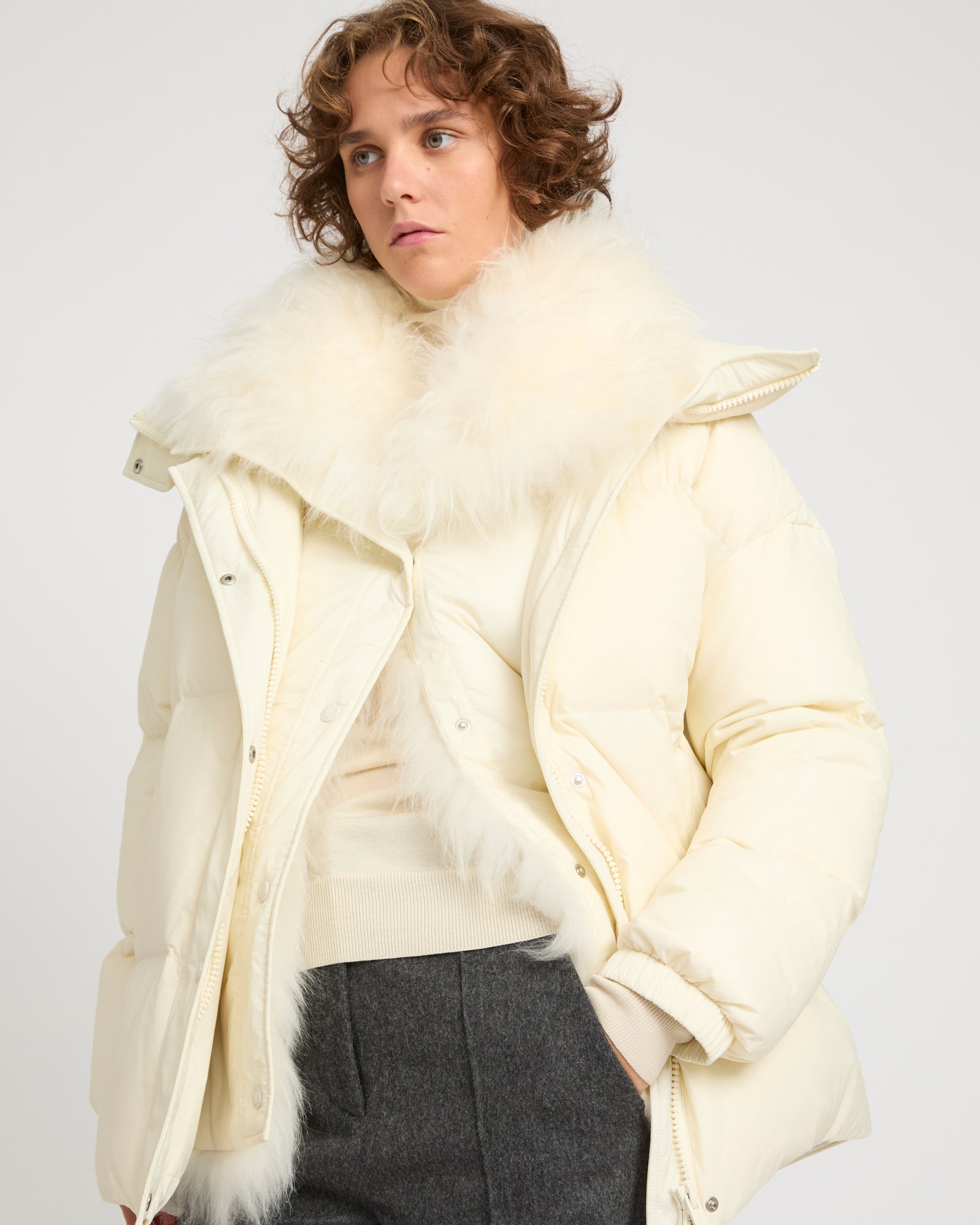 ウィンターセール - ミドル丈ダウンジャケット ラムウールトリミング