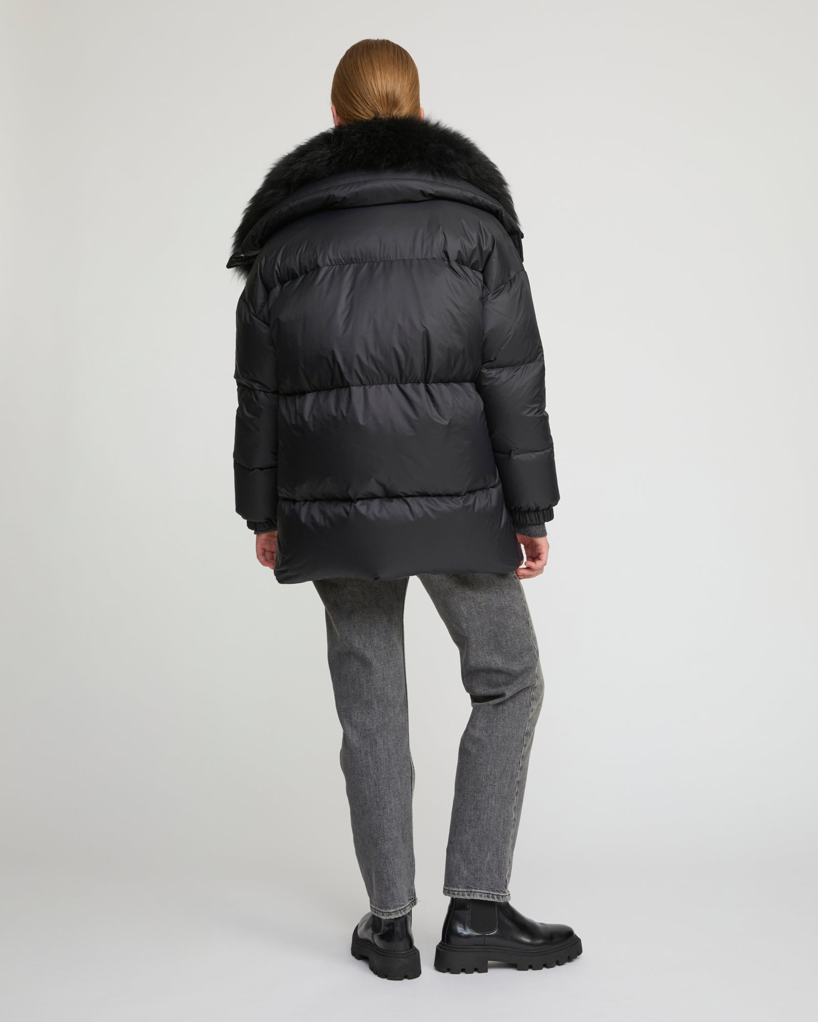 ふわふわのラムズウールトリム付きダウンジャケット - ブラック - Yves