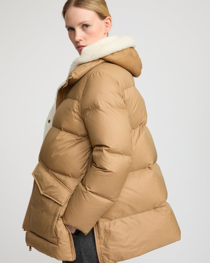Doudoune "A" line avec plastron en peau lainée d'agneau