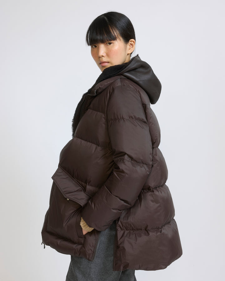 Doudoune "A" line en tissu technique imperméable avec plastron en peau lainée d'agneau