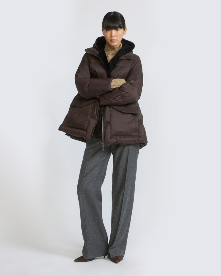 Doudoune "A" line en tissu technique imperméable avec plastron en peau lainée d'agneau