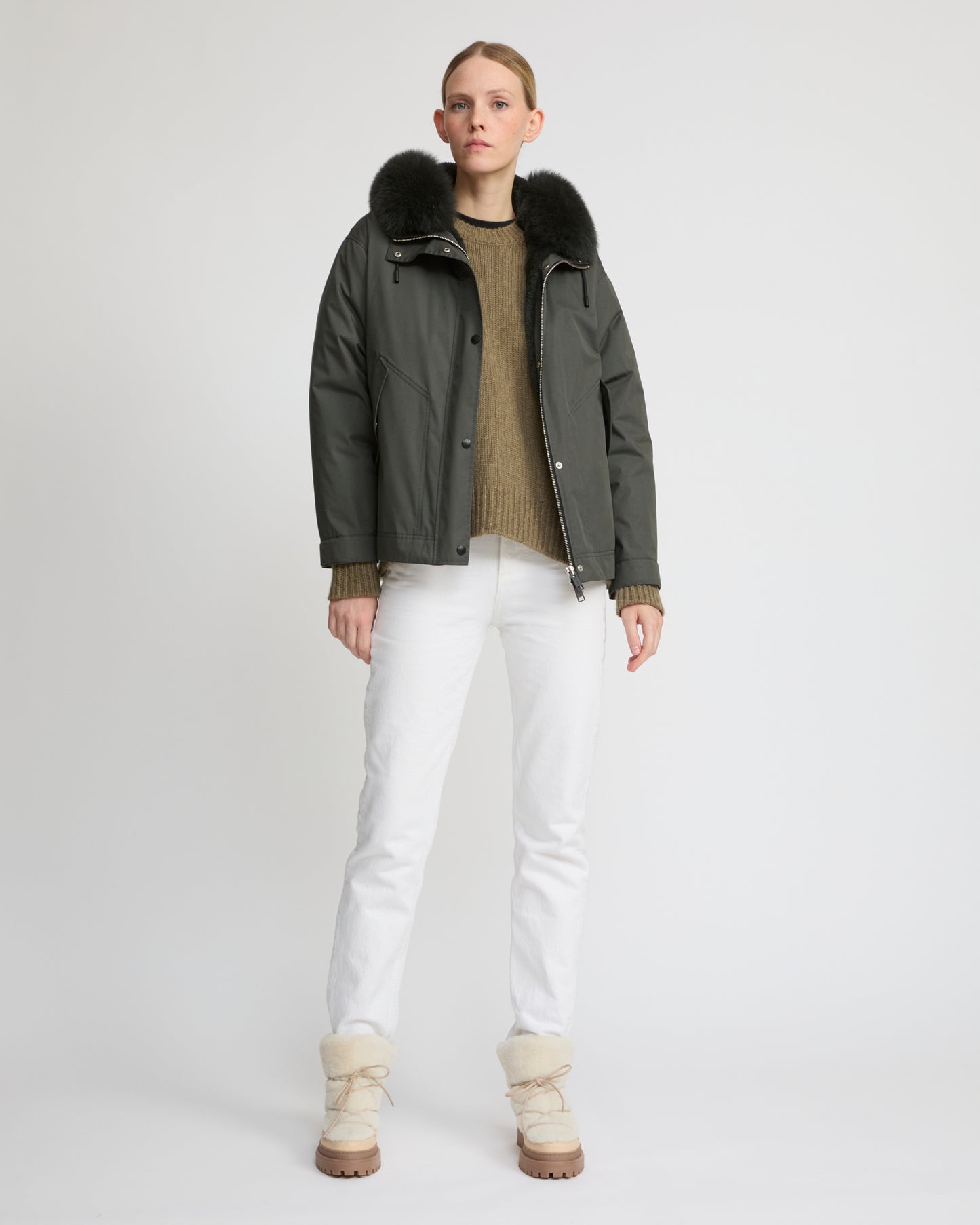 Parka courte en coton imperméable avec fourrure de renard et lapin