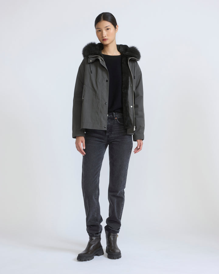 Parka courte en coton imperméable avec fourrure de renard et lapin