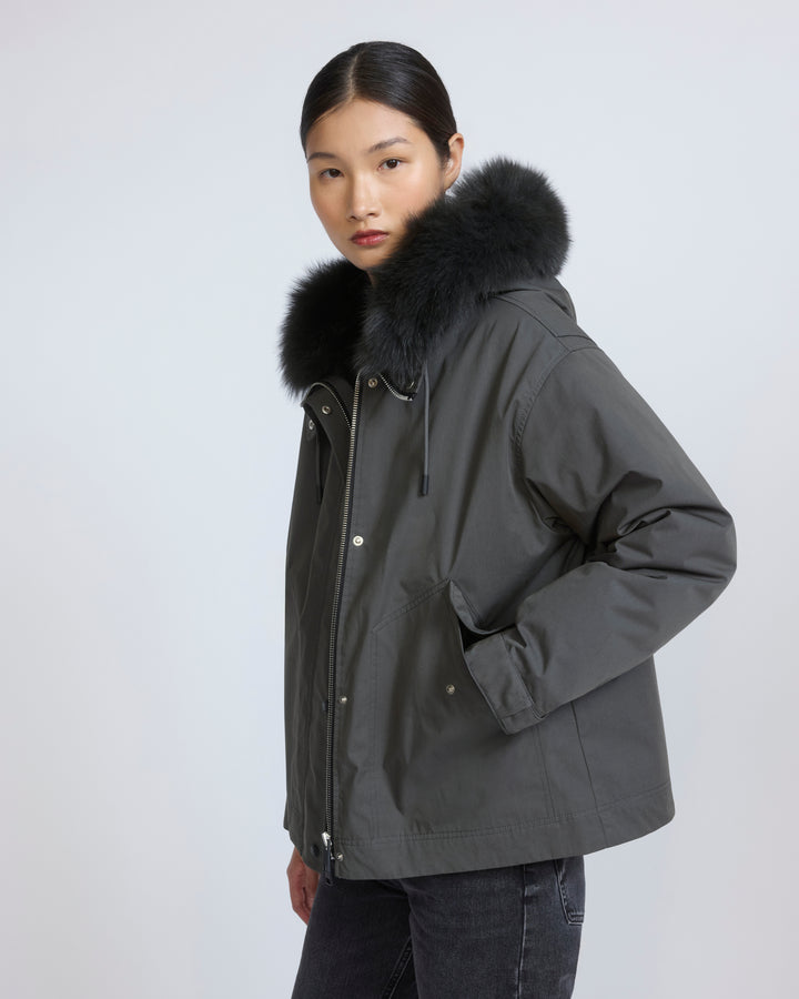 Parka courte en coton imperméable avec fourrure de renard et lapin