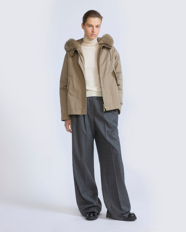Parka courte en coton imperméable avec fourrure de renard et lapin