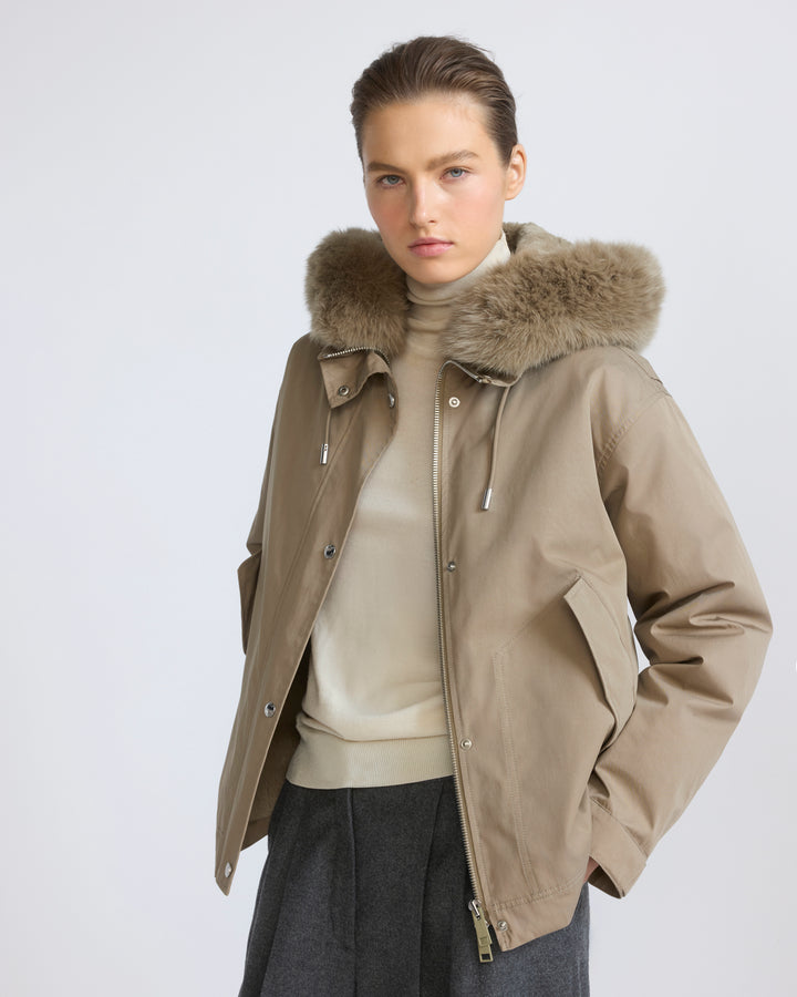 Parka courte en coton imperméable avec fourrure de renard et lapin