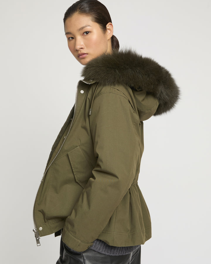 Parka courte en coton imperméable avec fourrure de renard et lapin