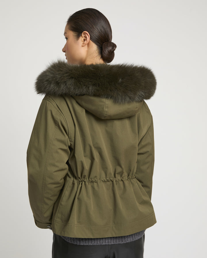Parka courte en coton imperméable avec fourrure de renard et lapin