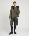Parka courte en coton imperméable avec fourrure de renard et lapin