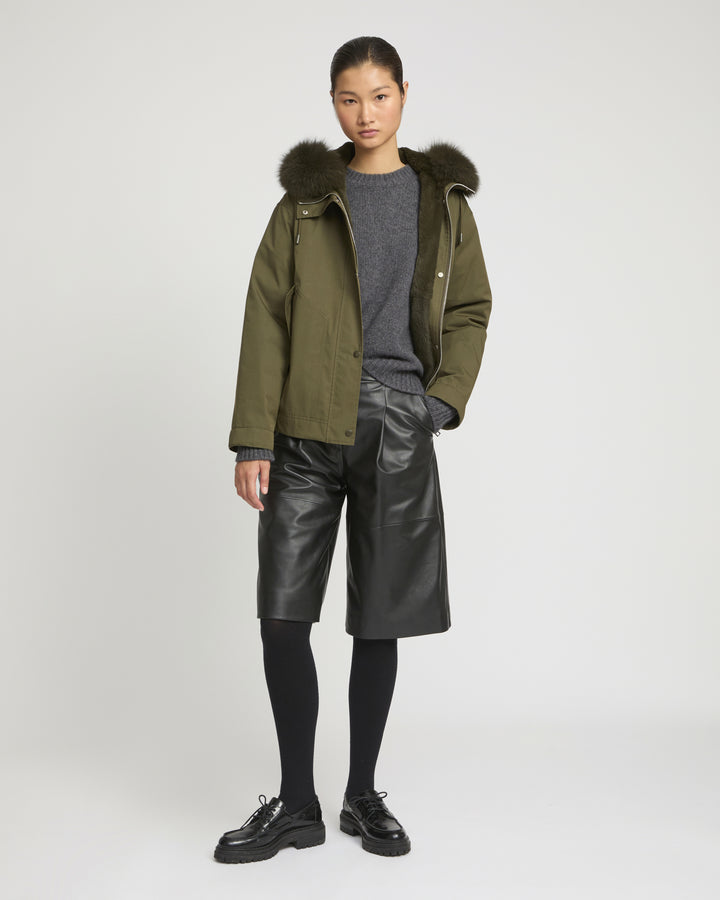 Parka courte en coton imperméable avec fourrure de renard et lapin