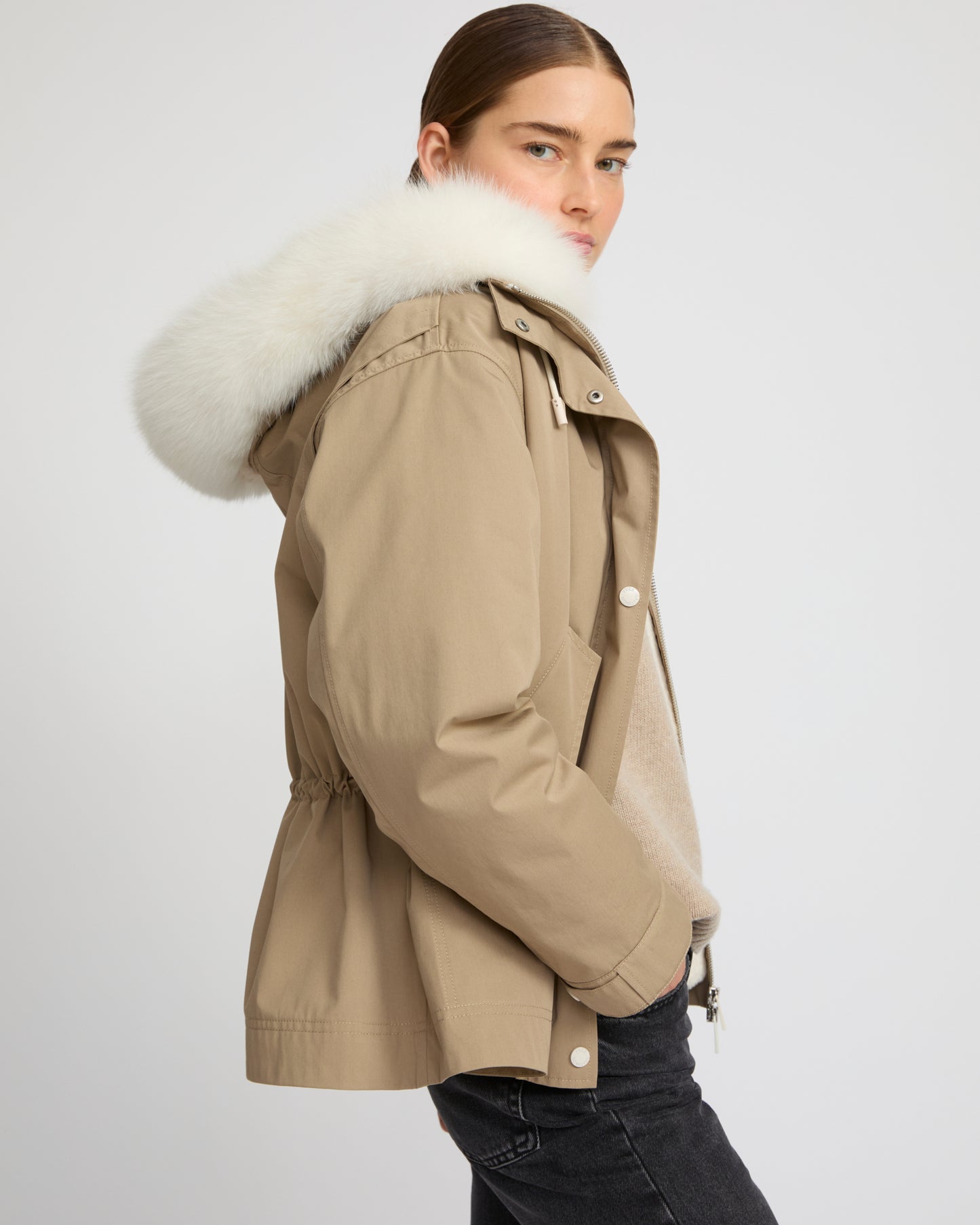 Parka courte en coton imperméable avec fourrure de renard et lapin