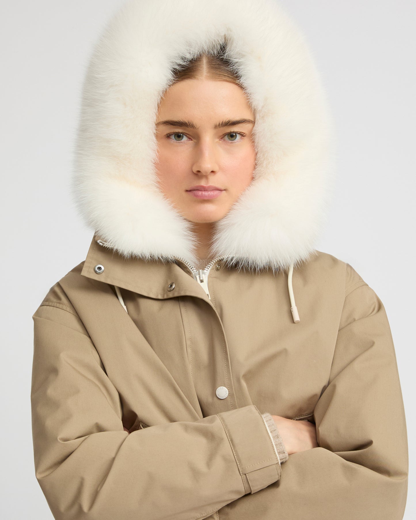 Parka courte en coton imperméable avec fourrure de renard et lapin