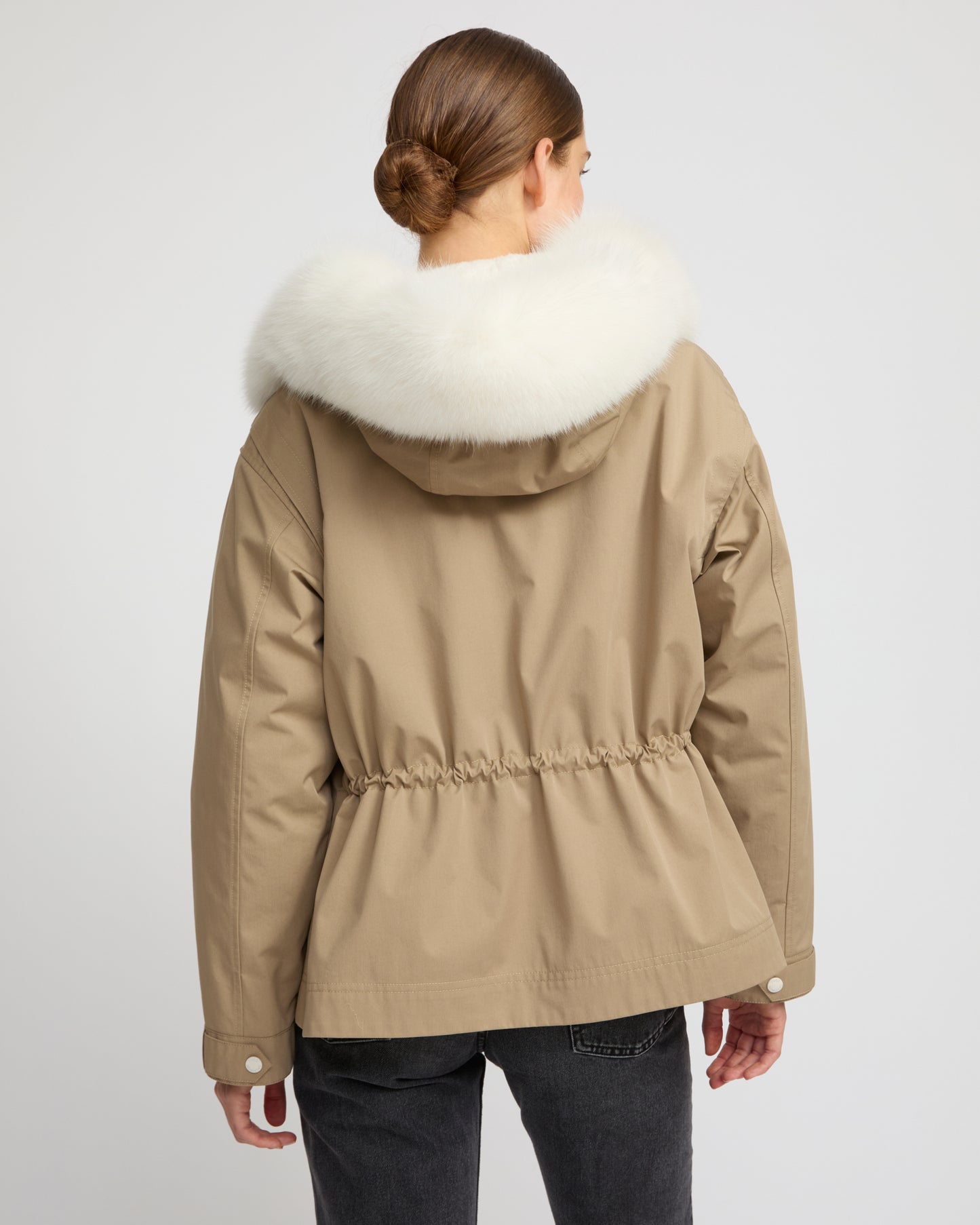 Parka courte en coton imperméable avec fourrure de renard et lapin