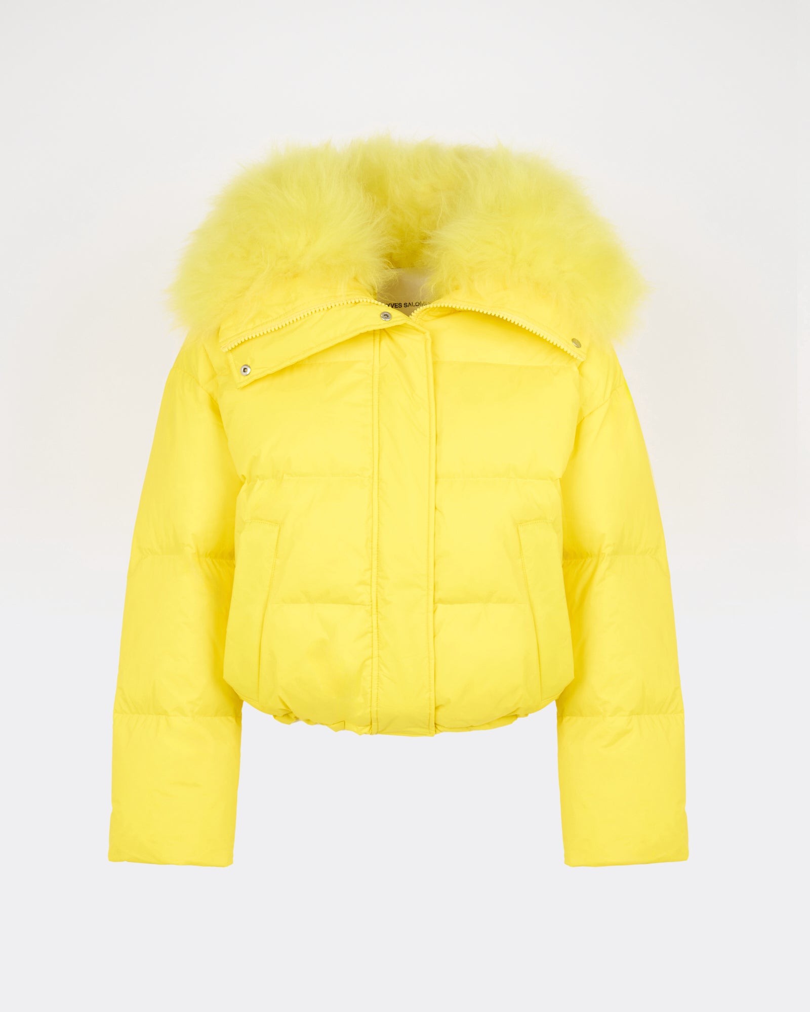 Doudoune courte en tissu technique imperméable avec col en agneau laine vaporeuse - Yves Salomon - Nouvelle collection Automne Hiver