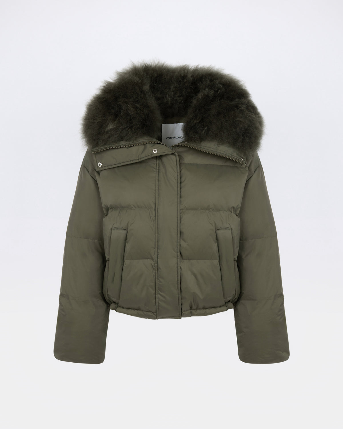 Doudoune courte en tissu technique imperméable avec col en agneau laine vaporeuse - Yves Salomon - Nouvelle collection Automne Hiver