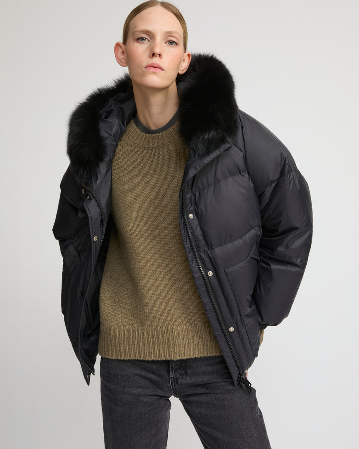 Short down jacket with raglan sleeves and fox fur trim