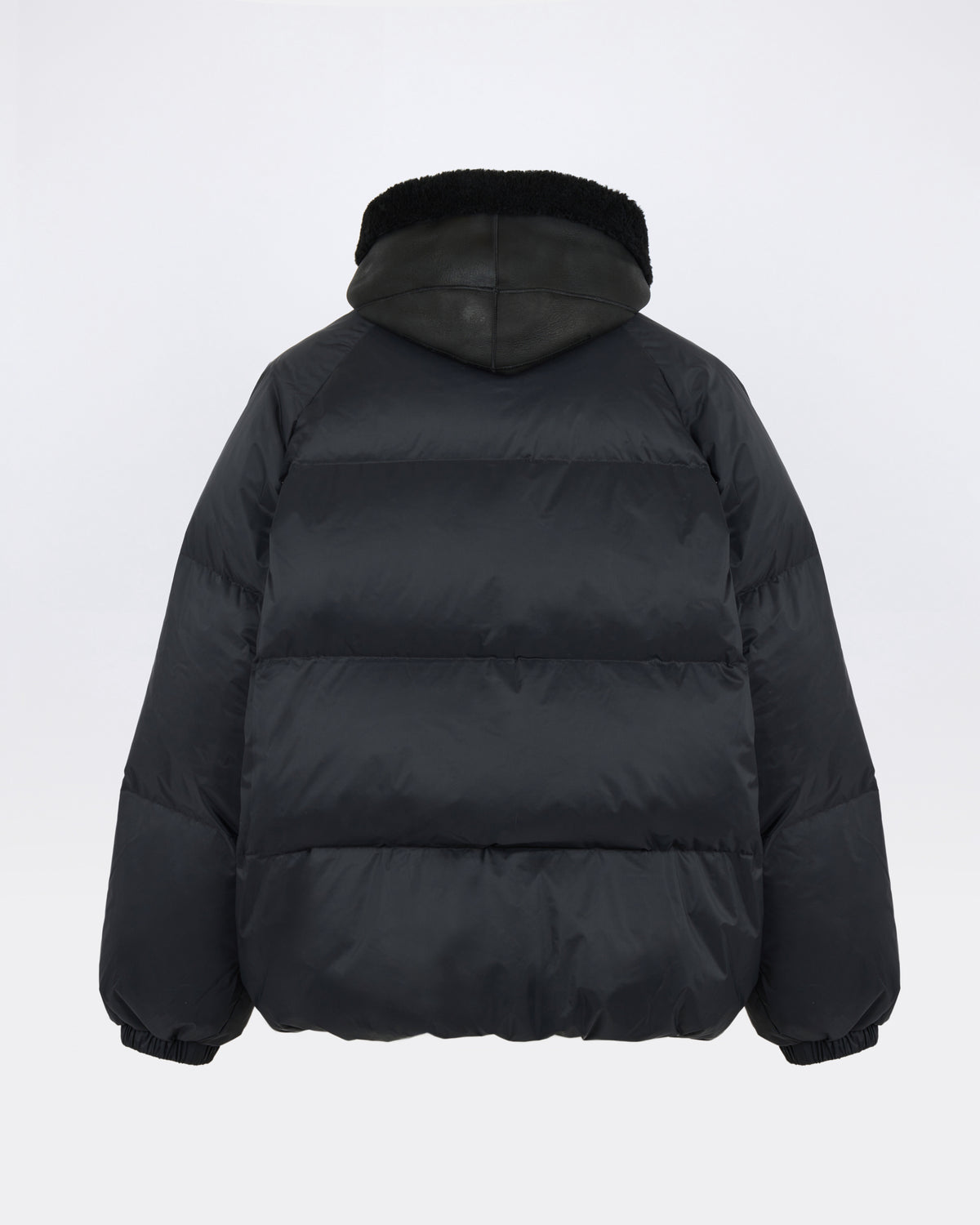 Doudoune courte en tissu technique imperméable avec plastron en peau lainée d'agneau - Yves Salomon - Nouvelle collection Automne Hiver