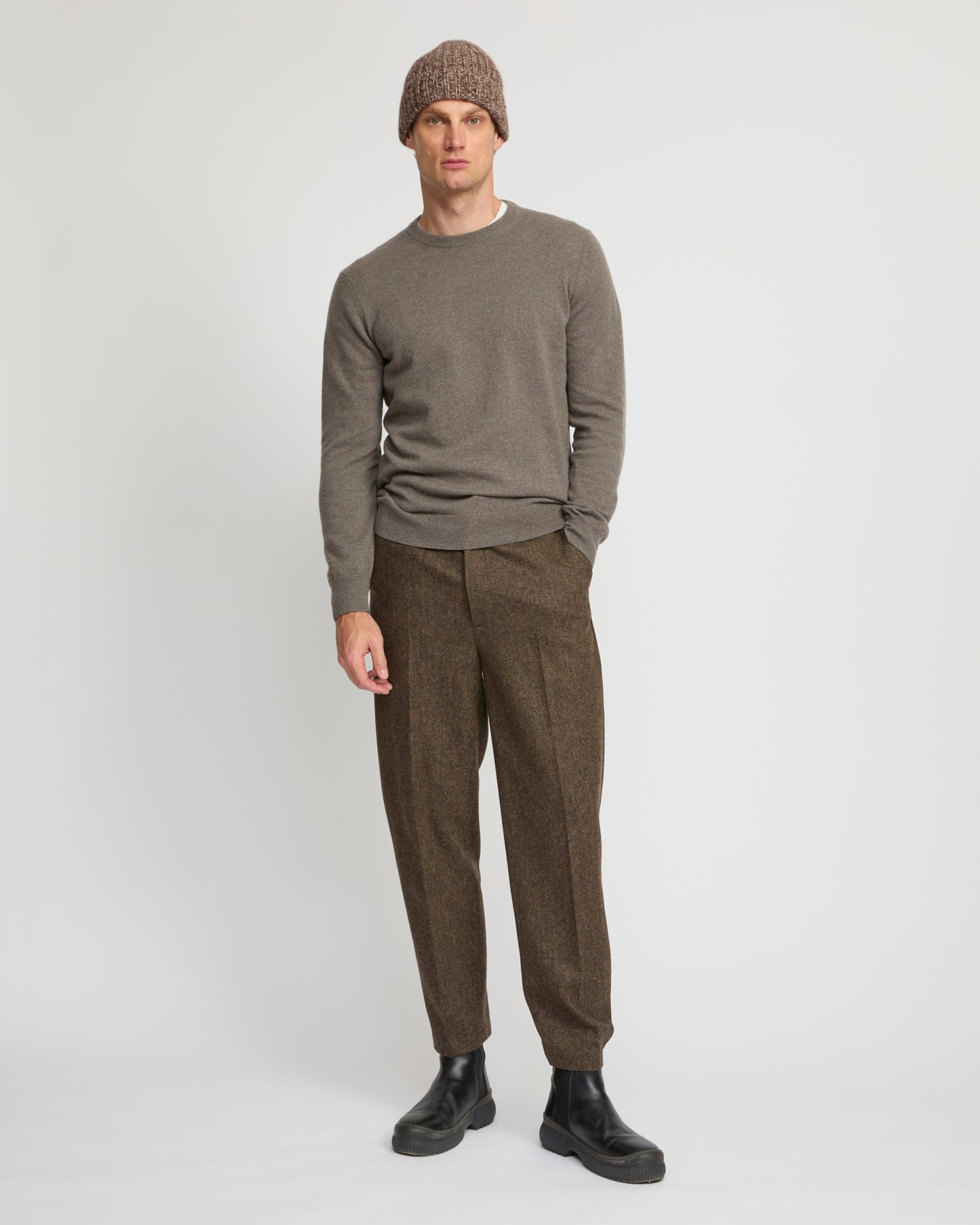 Crew neck knit jumper in 100% cashmere