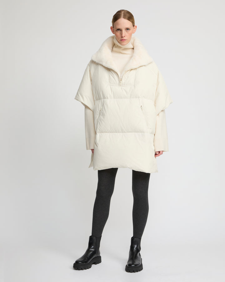 Doudoune cape en tissu technique avec col montant et intérieur en fourrure de vison
