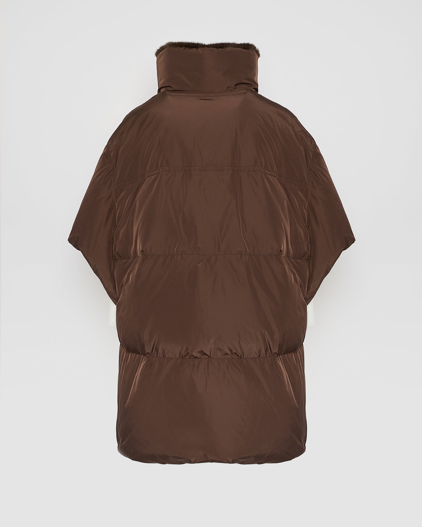 Doudoune cape en tissu technique avec col montant et intérieur en fourrure de vison