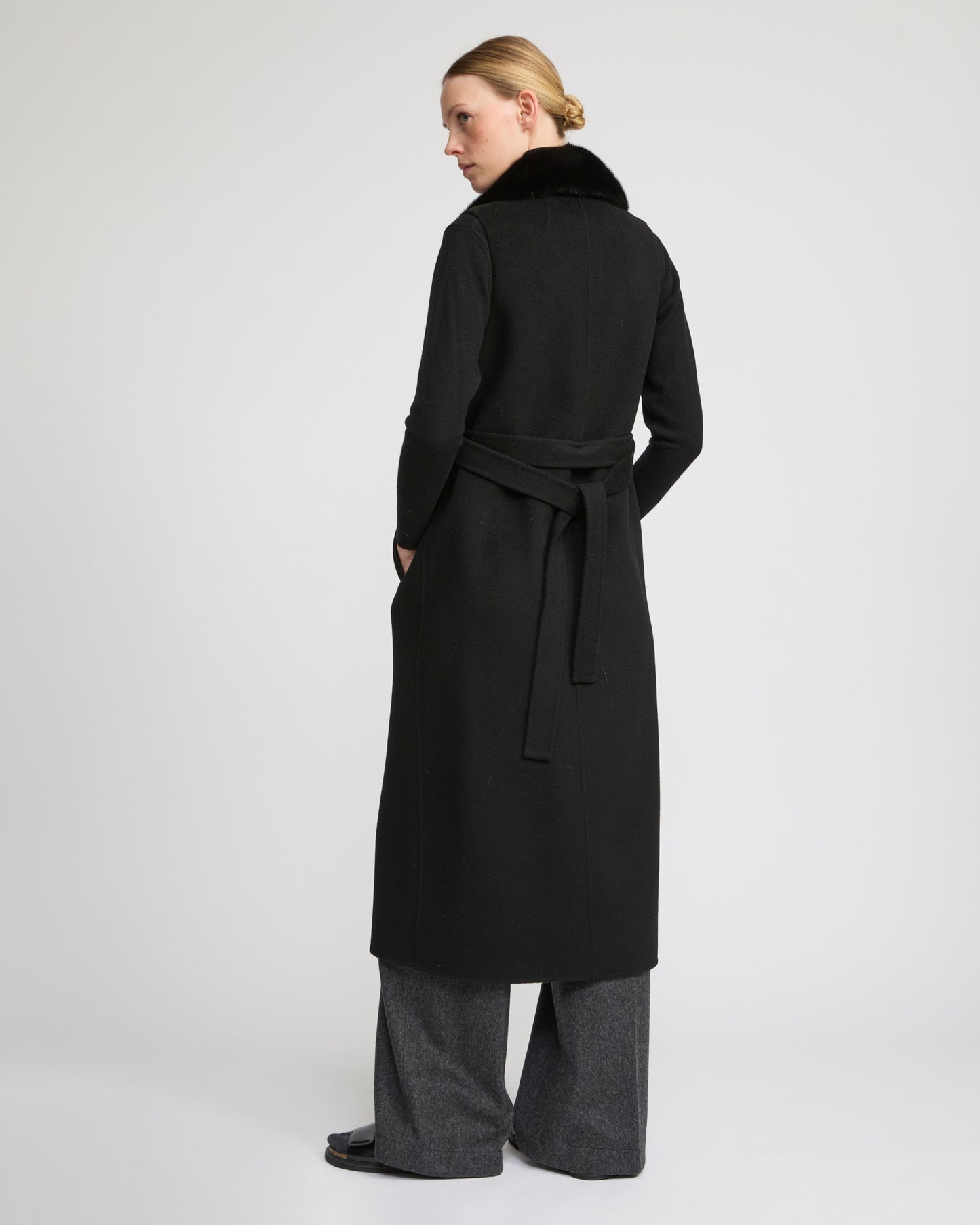 Long cashmere-blend gilet with detachable mink fur collar