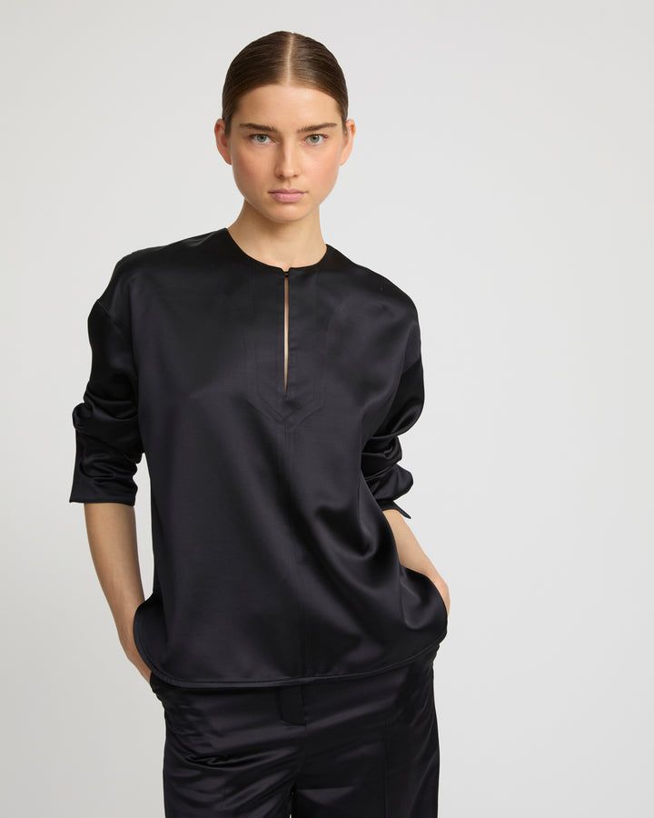 Blouse en satin lourd de laine