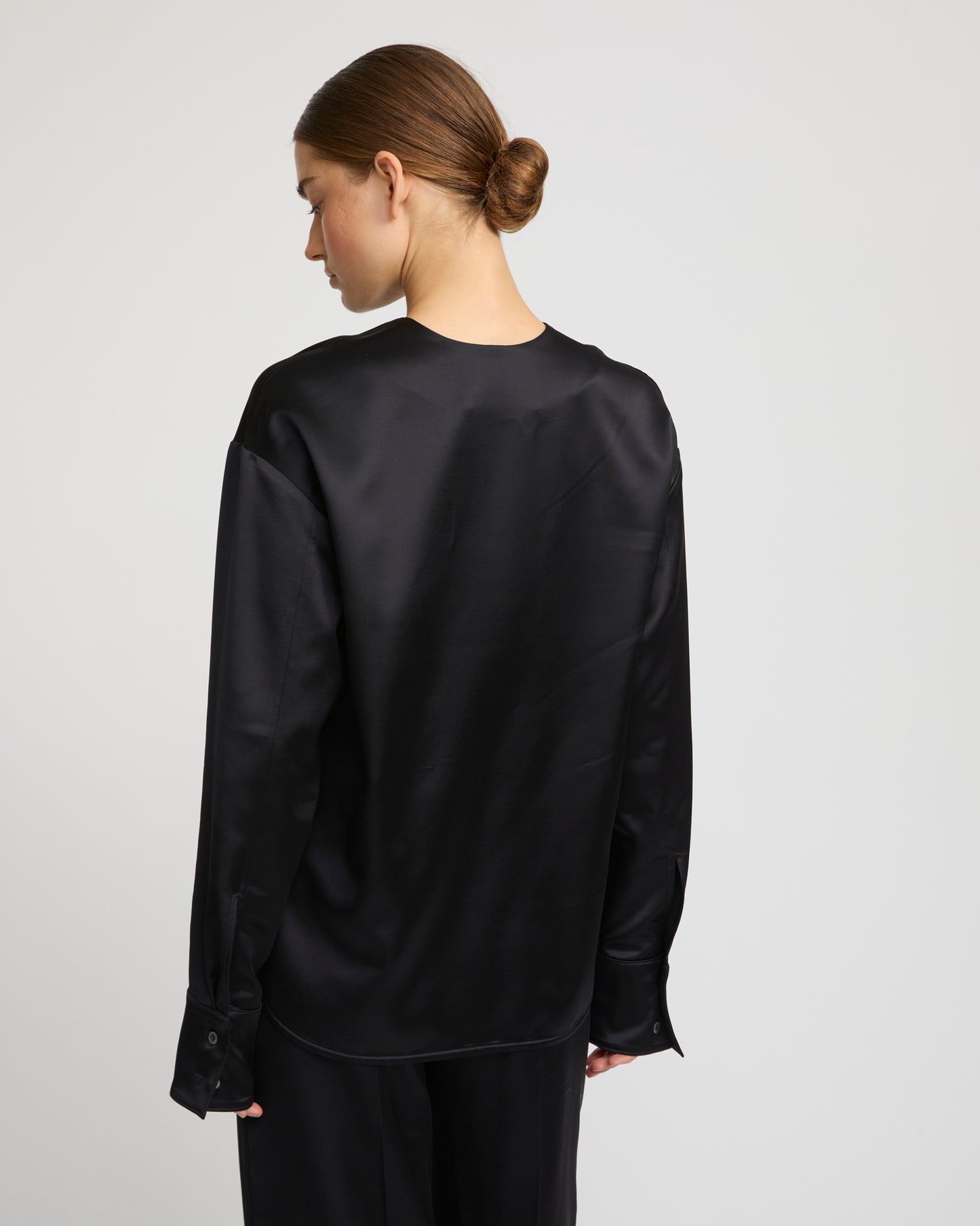Blouse en satin lourd de laine