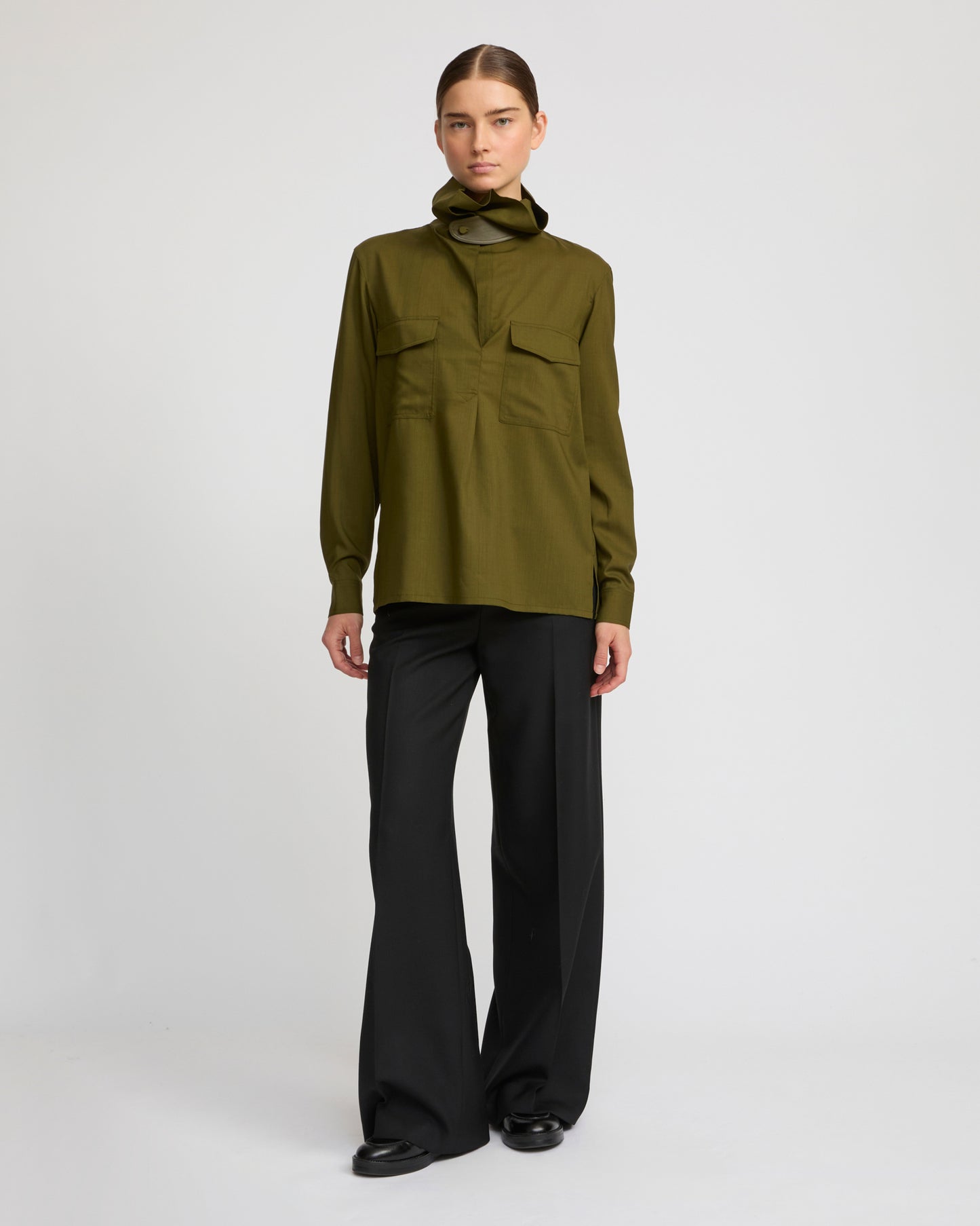 Blouse drapée en voile de laine