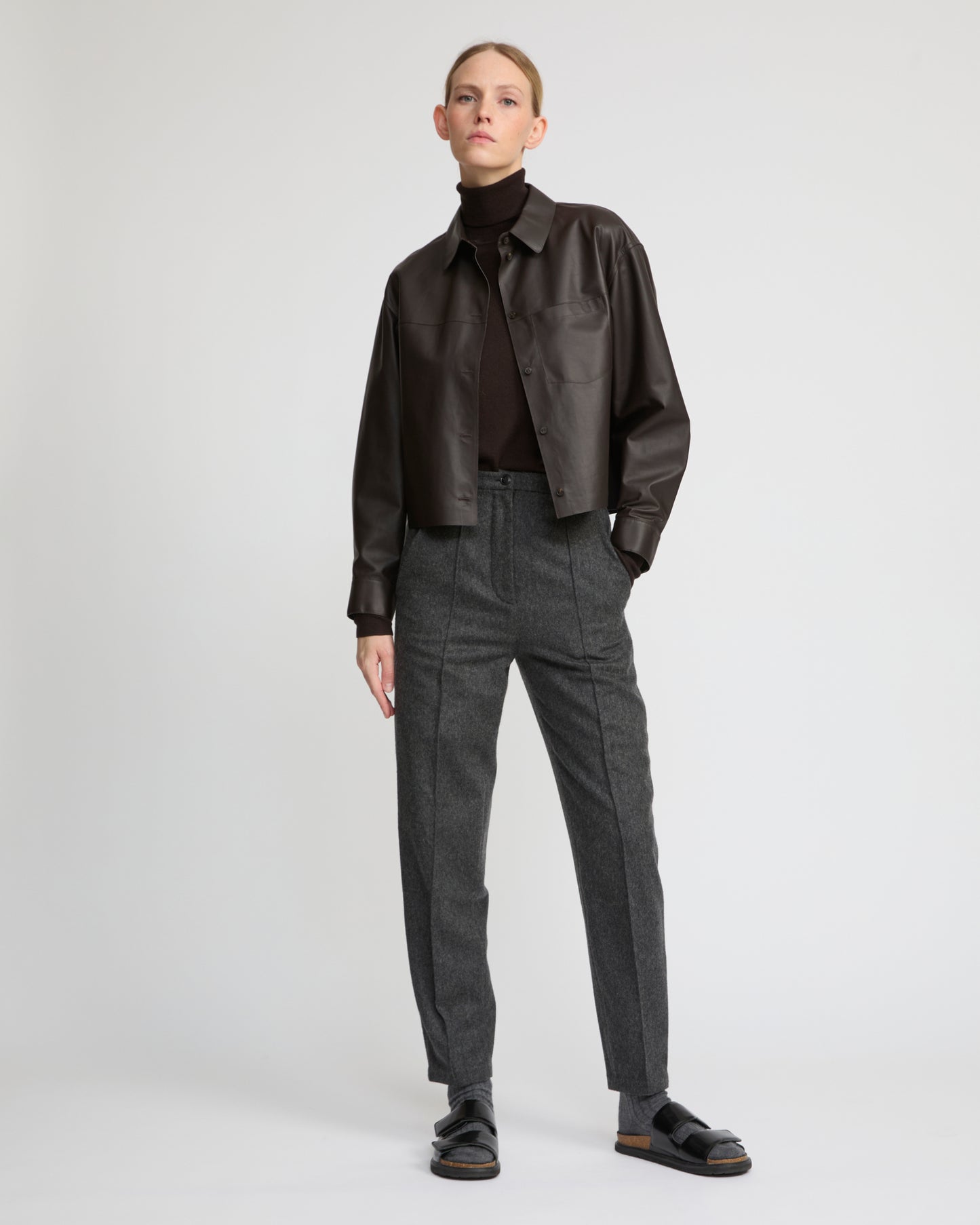 Chemise croppée en cuir d'agneau fin