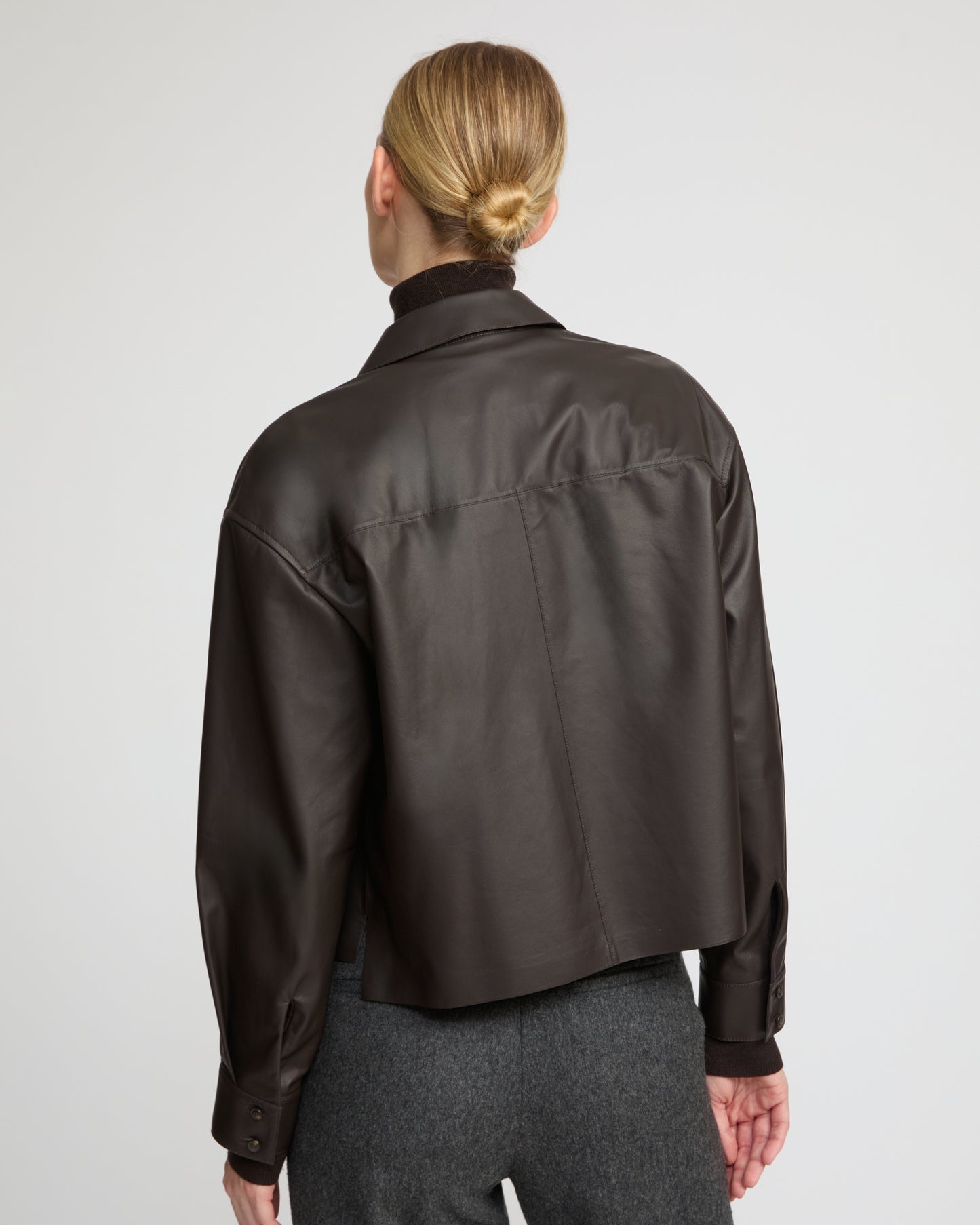 Chemise croppée en cuir d'agneau fin
