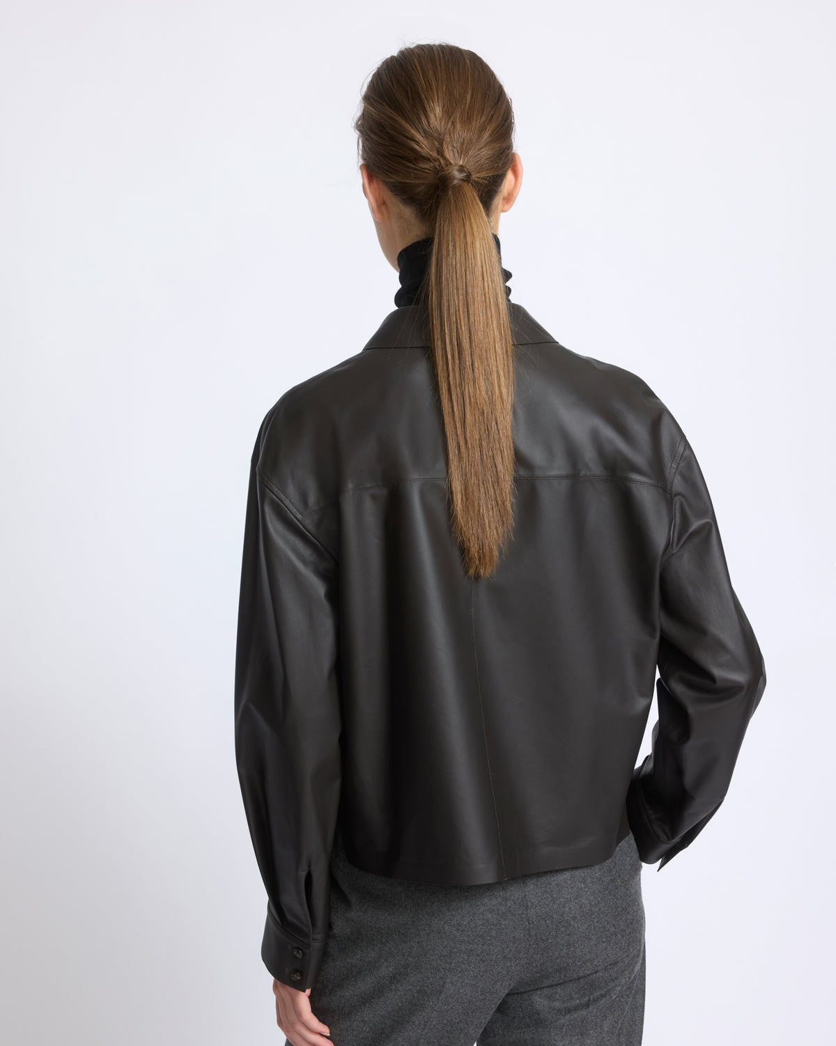 Chemise croppée en cuir d'agneau fin - Yves Salomon - Nouvelle collection Automne Hiver
