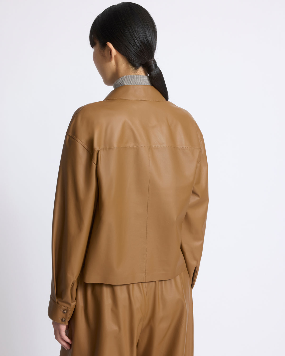 Chemise croppée en cuir d'agneau fin - Yves Salomon - Nouvelle collection Automne Hiver