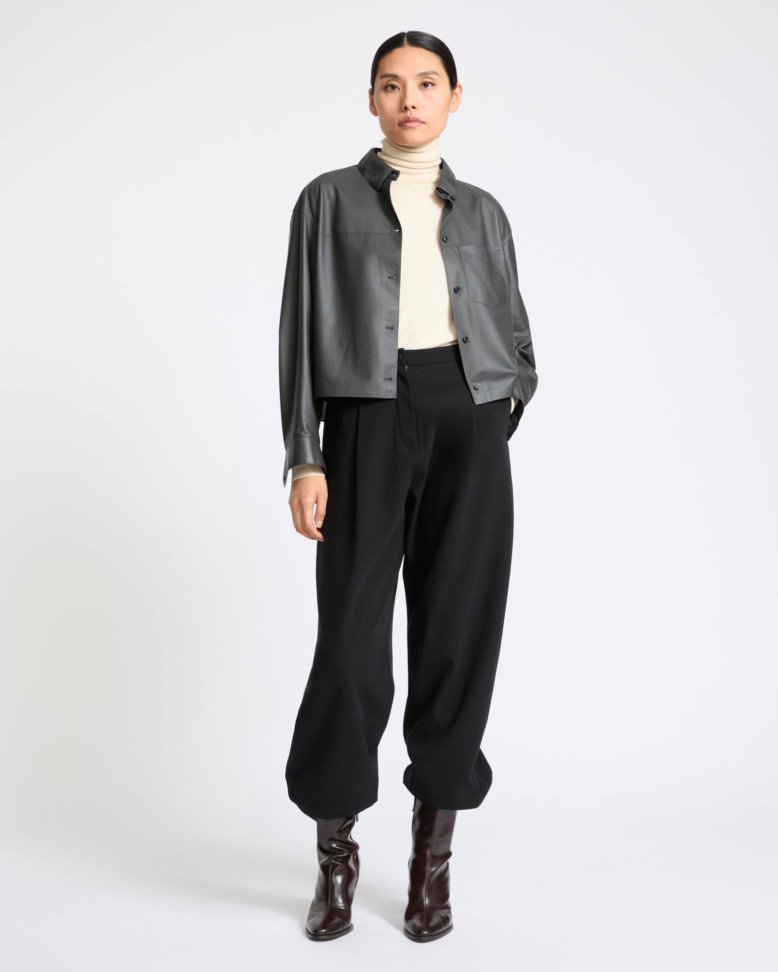 Chemise croppée en cuir d'agneau fin- Yves Salomon - Nouvelle collection Automne Hiver